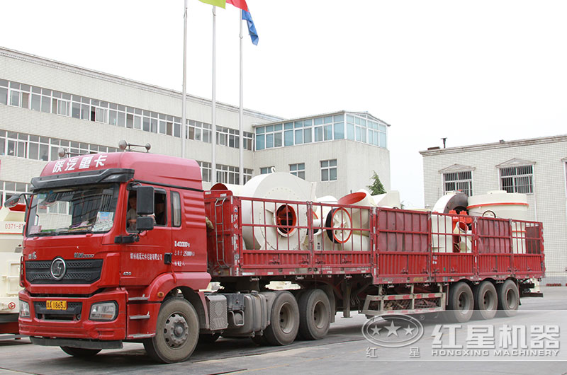 石英石雷蒙磨粉機裝車發貨 石英石雷蒙磨粉機裝車發貨