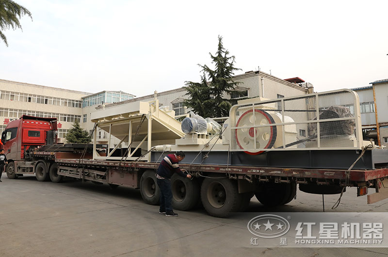 大型對輥制砂機發貨現場圖片