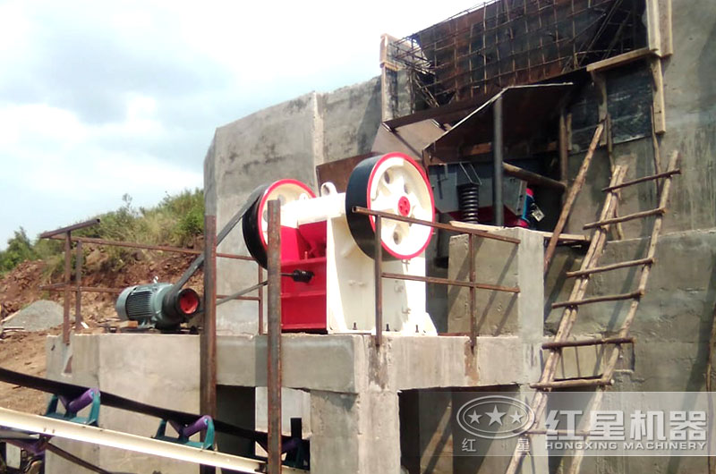 廣西客戶碎石機工作現(xiàn)場實拍圖