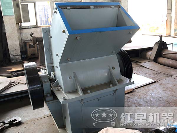 工業(yè)常用錘式破碎機(jī)
