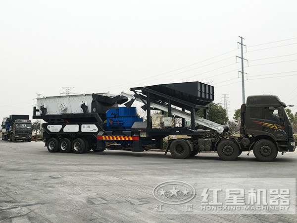 以配備制砂機(jī)為核心設(shè)備的河卵石車載流動打石機(jī)
