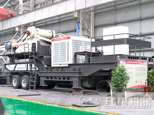 砂石行業使用的大型流動粉碎石頭一體機