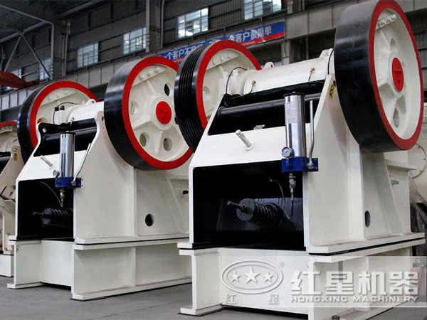 大型石頭顎破碎機(jī)市價(jià)多錢？（內(nèi)附高清顎破作業(yè)視頻）