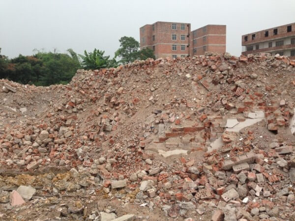 破碎磚渣用什么機械？建議使用錘式粉碎機