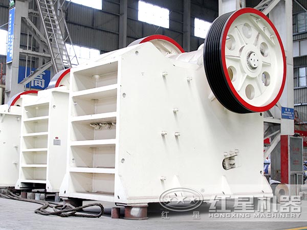 粉碎花崗巖選用750顎破機，效果不錯，性價比更高