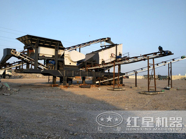 移動(dòng)鄂式磕石機(jī)處理石子時(shí)產(chǎn)量多大，需投資多少錢？
