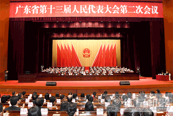 大型流動(dòng)粉碎石頭一體機(jī)多少錢一臺(tái)？