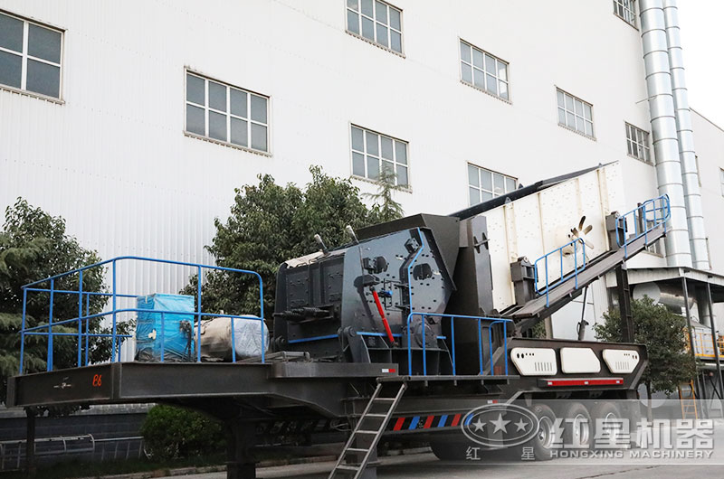 如何快速把石頭打碎，這款移動(dòng)石頭碎石機(jī)可以幫您實(shí)現(xiàn)