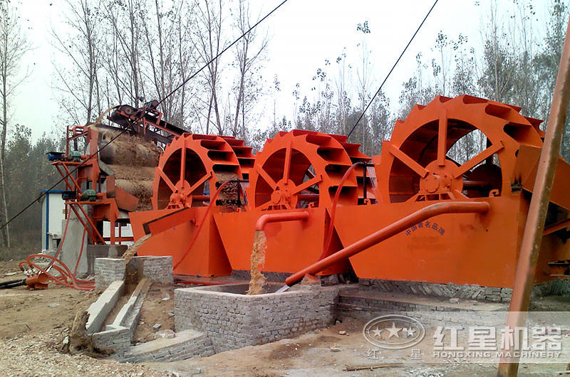 水車撈沙機(jī)作業(yè)現(xiàn)場(chǎng)