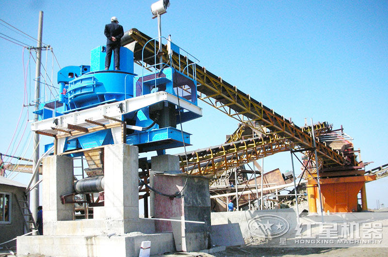 能把石頭打成沙子的機(jī)器多少錢(qián)，可以過(guò)環(huán)保嗎？