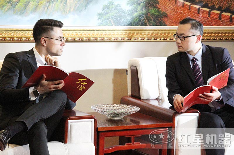 客戶來(lái)廠洽談合作