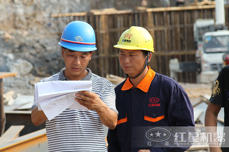 紅星技術(shù)經(jīng)理現(xiàn)場(chǎng)指導(dǎo)用戶安裝調(diào)試