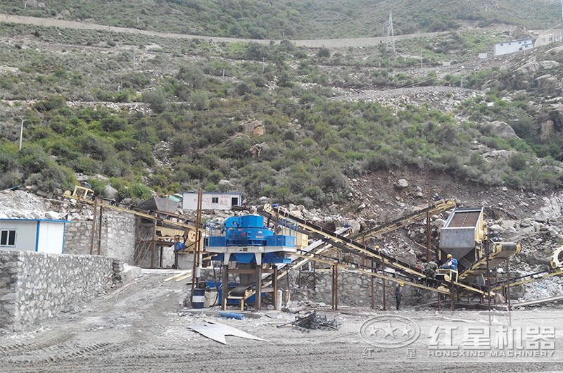 一個(gè)小型沙場(chǎng)能日產(chǎn)多少方，使用的沙場(chǎng)設(shè)備有哪些？