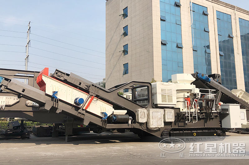 巨石移動(dòng)履帶顎式破碎機(jī)和圓錐破碎機(jī)山東煙臺順利投產(chǎn)