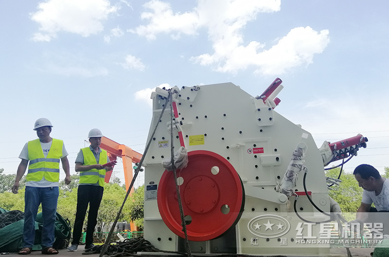 反擊破碎石子機裝車發貨