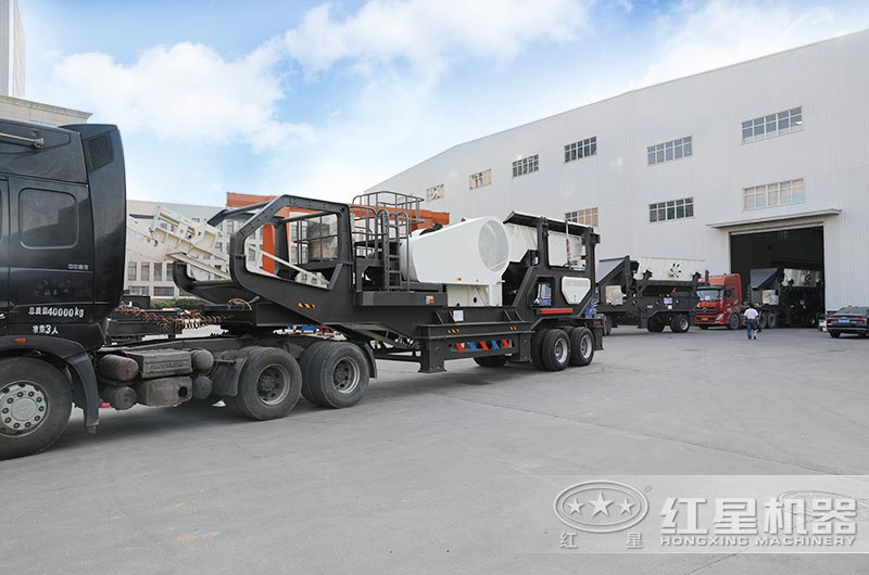 大型流動煤炭粉碎機陸續發貨