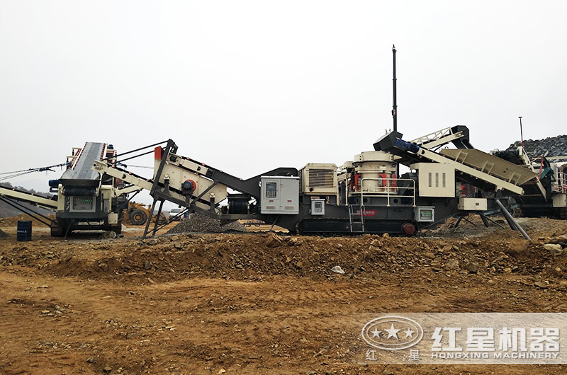 圓錐破移動履帶一體式石子破碎機作業(yè)客戶現場