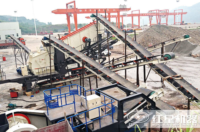 總價(jià)值300萬左右建筑工程垃圾移動(dòng)破碎生產(chǎn)線現(xiàn)場