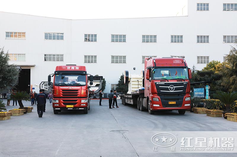 顎破玻璃粉碎機(jī)發(fā)貨現(xiàn)場(chǎng)