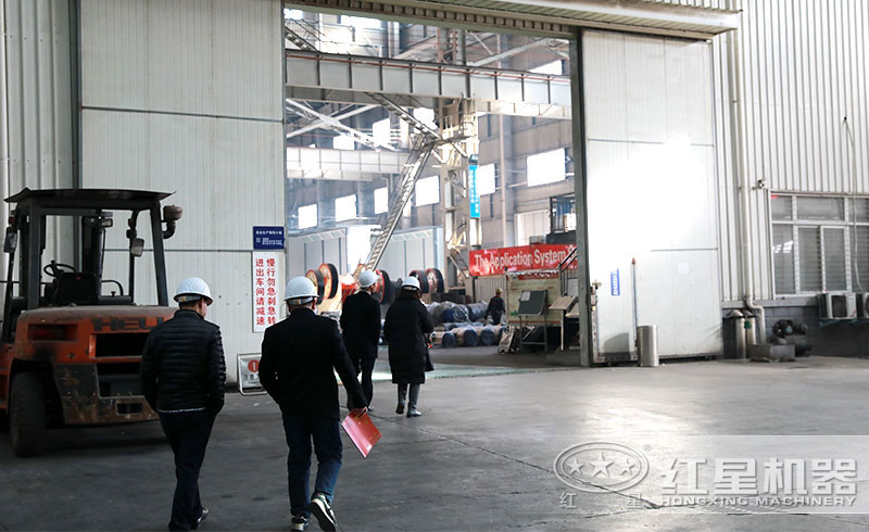 客戶來廠參觀移動式制砂生產(chǎn)線