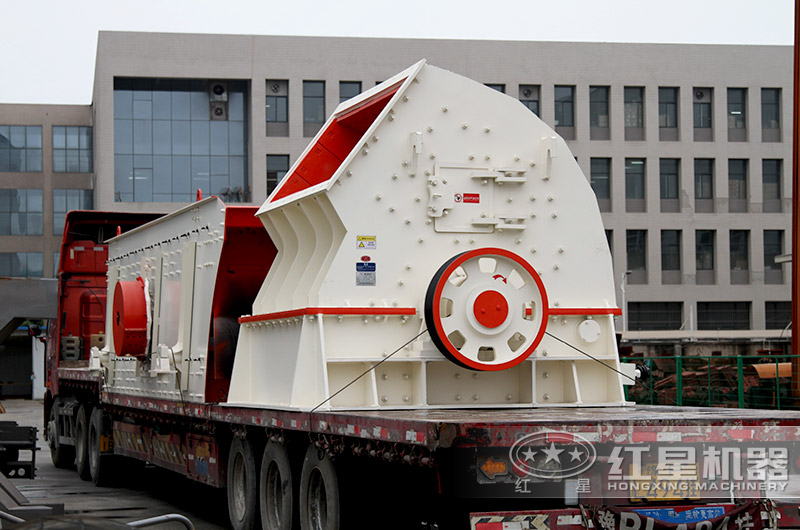 客戶錘式破碎機裝車發貨現場