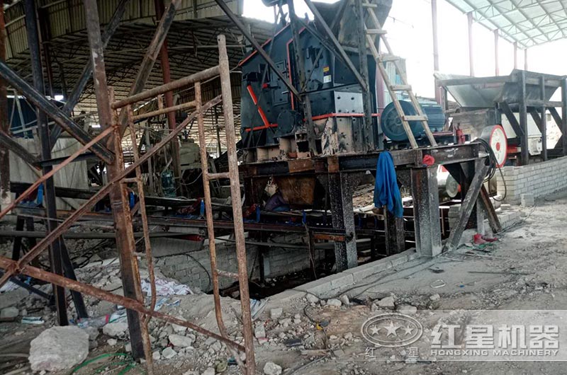 1315反擊破制砂機(jī)沒有篩底能不能出砂？板錘多久換一次？怎么安裝？