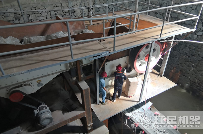 瀝青混凝土用輝綠巖還是玄武巖？鄂式破碎機碎輝綠巖怎樣？